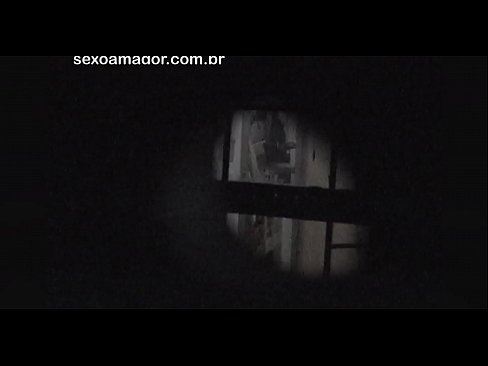 ❤️ Blondie ezkutuan grabatzen du auzoko voyeur batek adreilu hutsen atzean ezkutatuta ❤️ Errusiar porno pornoan eu.tusar.top ❌️