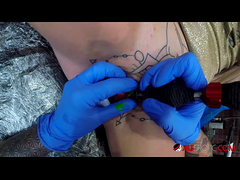 ❤️ Sully Savage-k izugarri tatuatu zuen klitorian tatuaje bat egin zuen ❤️ Errusiar porno pornoan eu.tusar.top ❌️